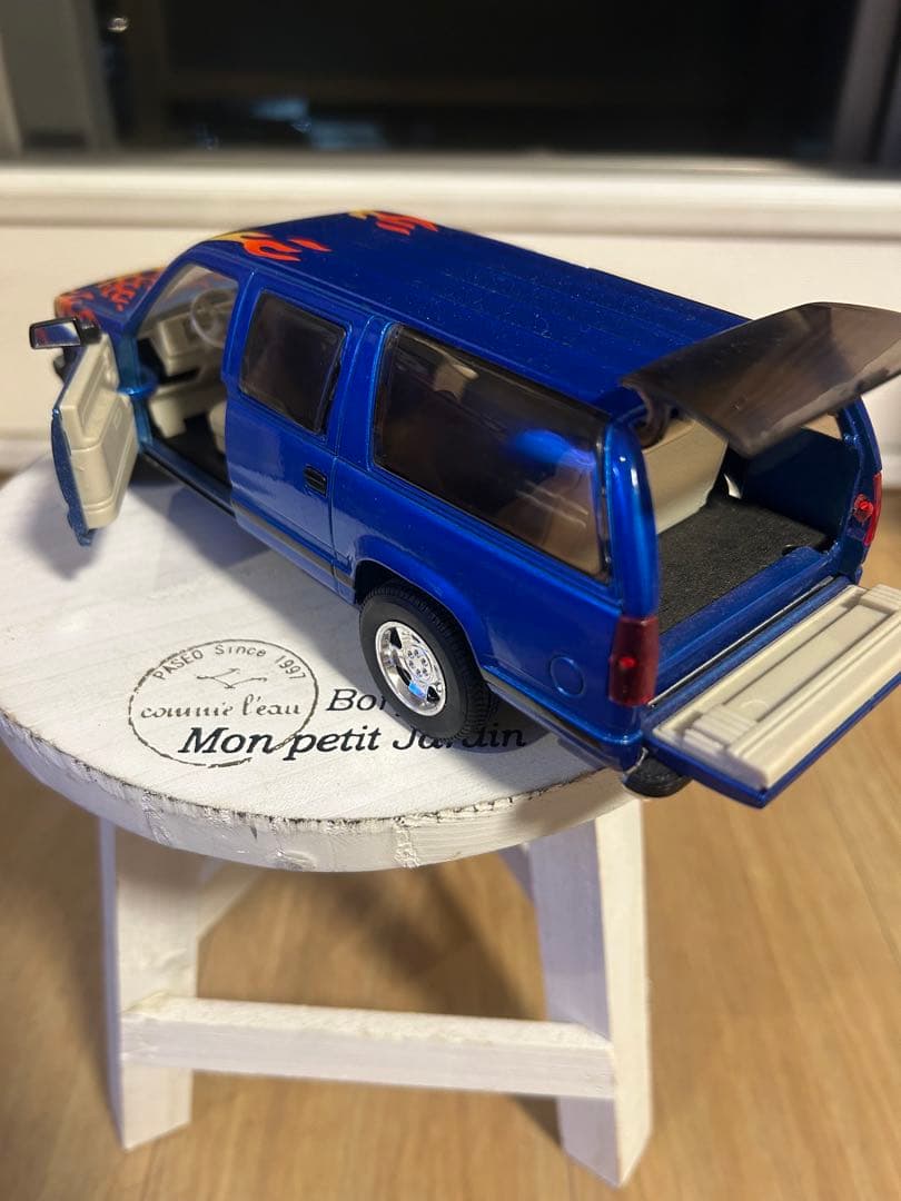 シボレー　サバーバン　ミニカー　アメリカ　ファイヤーパターン