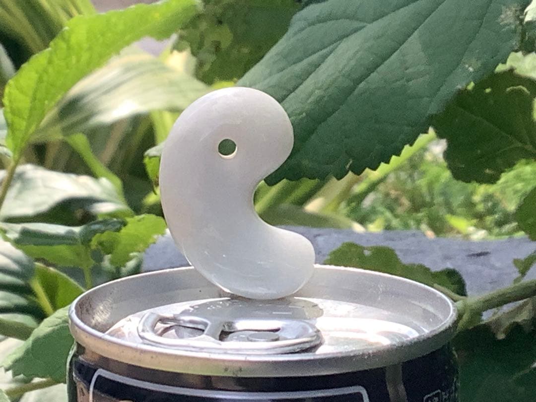 ✳天然石の妙味‼️ 本物の勾玉を卸しお値段で　糸魚川翡翠ジェダイト　鑑別書付‼️