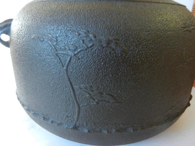 釜師「清光」作「浜松地紋　真形広口釜」 （高２１．５㌢、口１５㌢、胴２５．５㌢）
