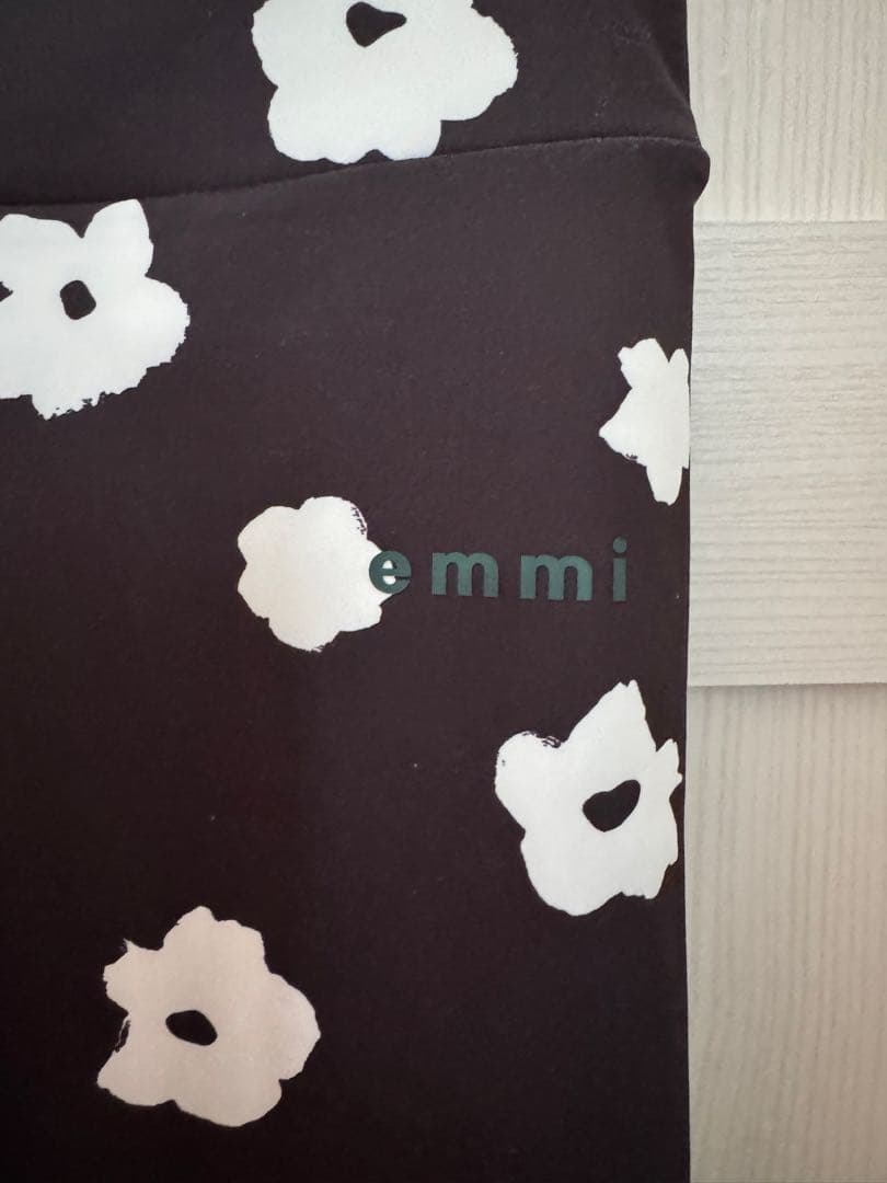 emmi 花柄 ハイウエストレギンス