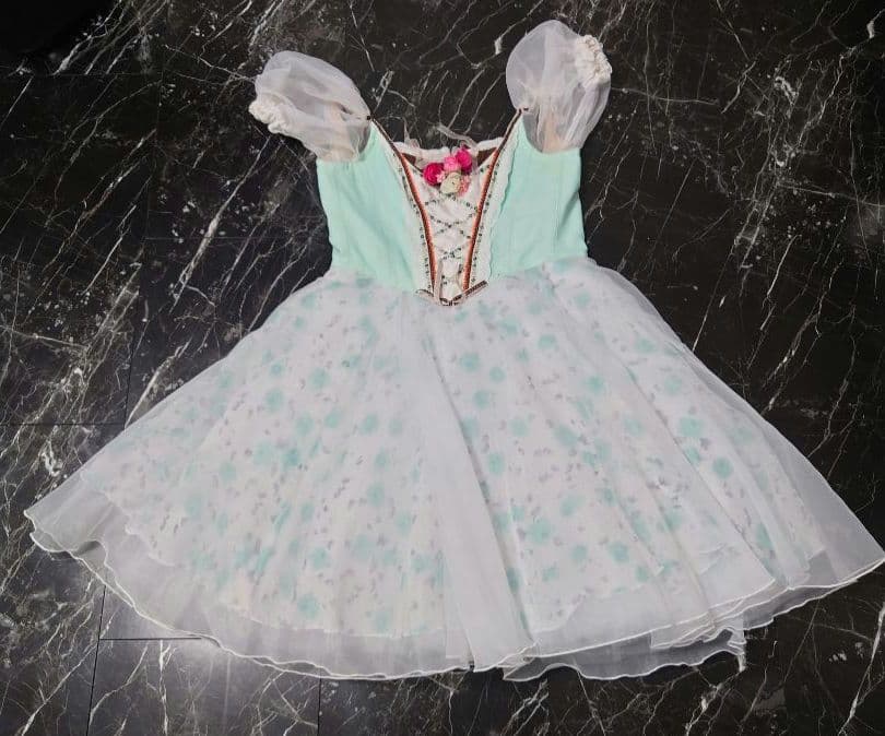 バレエ衣裳　コスチューム　白×ミントグリン:ジゼル/リーズ/コッペリア美品
