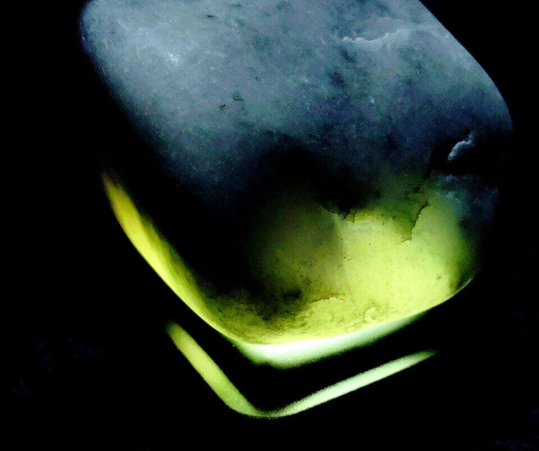 ★翡翠原石★糸魚川硬玉【小滝・転石・バレル621ｇ】