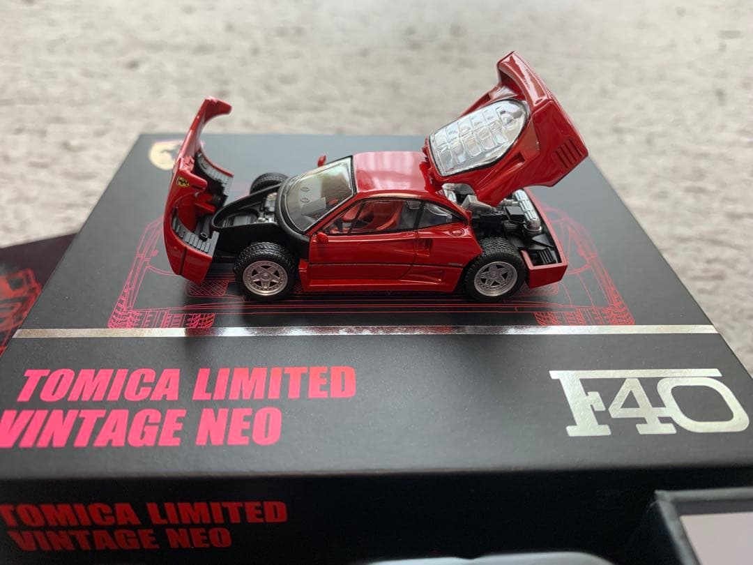 トミカリミテッドヴィンテージネオ　F40
