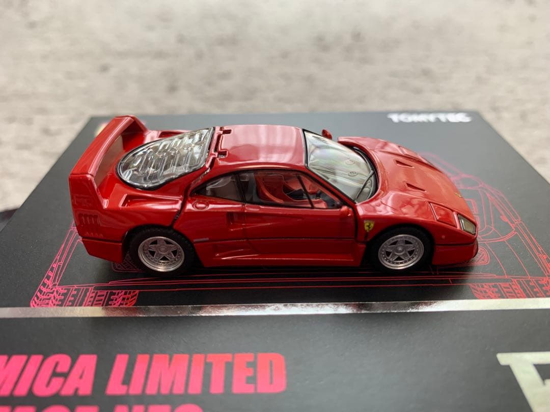 トミカリミテッドヴィンテージネオ　F40