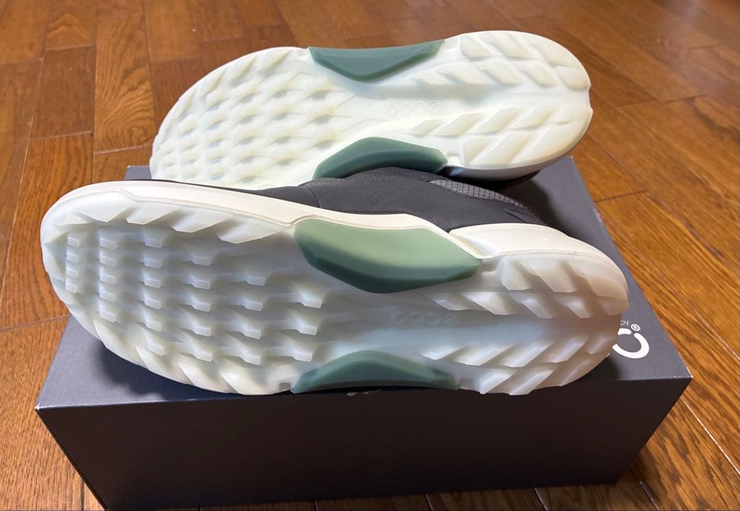 新品激安　なんと40%引　ECCO ゴルフシューズ BOA