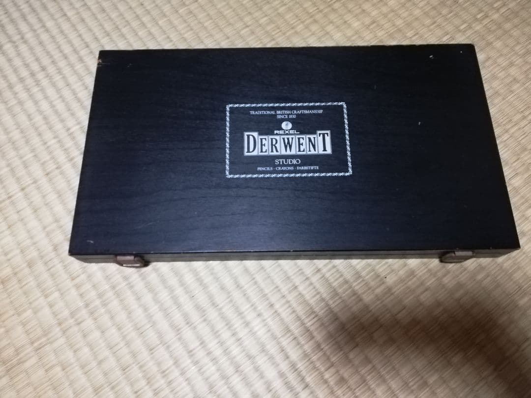 値下げ DERWENTダーウェント スタジオ色鉛筆 72本セット 木製ケース入り