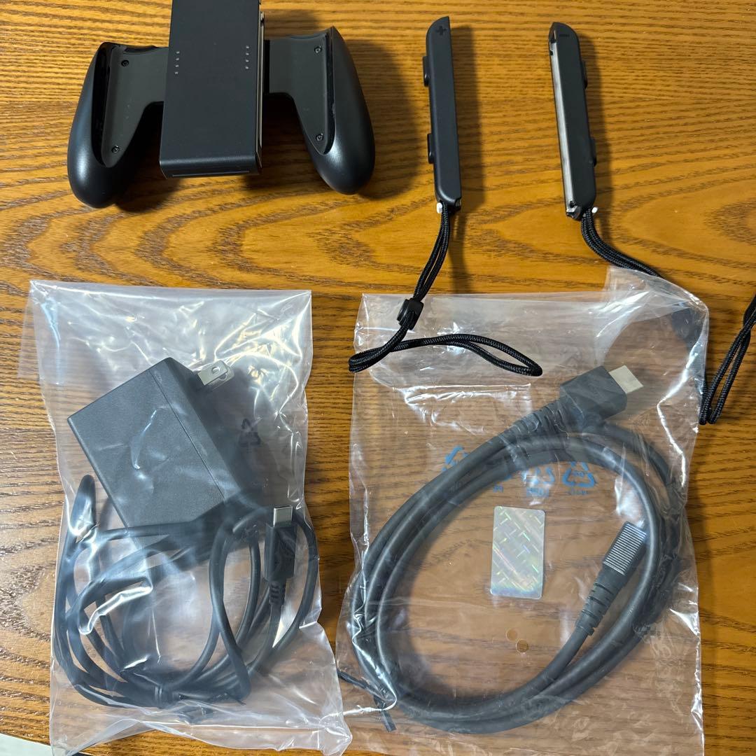 美品 Nintendo Switch 本体 青/赤 ジョイコン付き 付属品付き