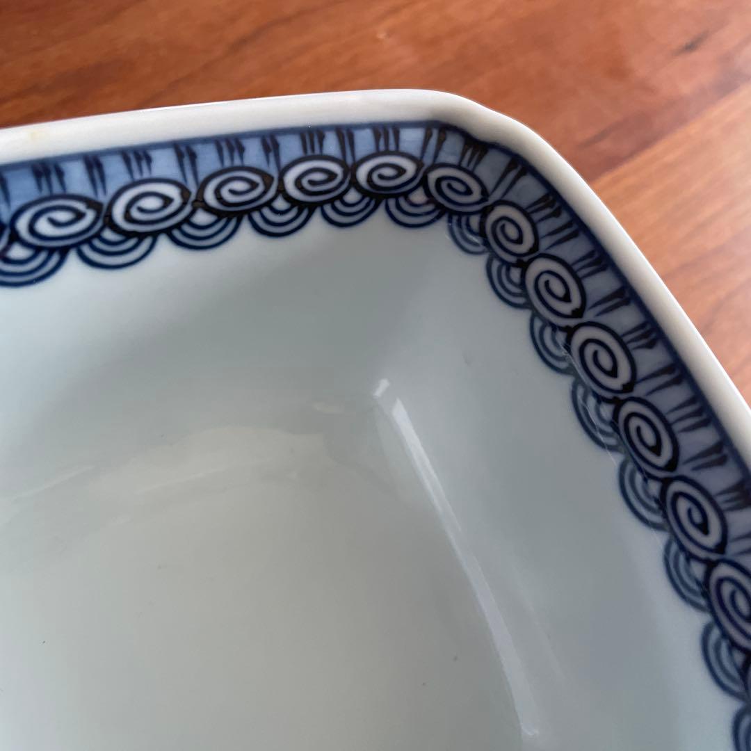 ⬇️有田焼　源右衛門　源右衛門窯　古伊万里　風山水見込舟形　赤農根菜図の小鉢