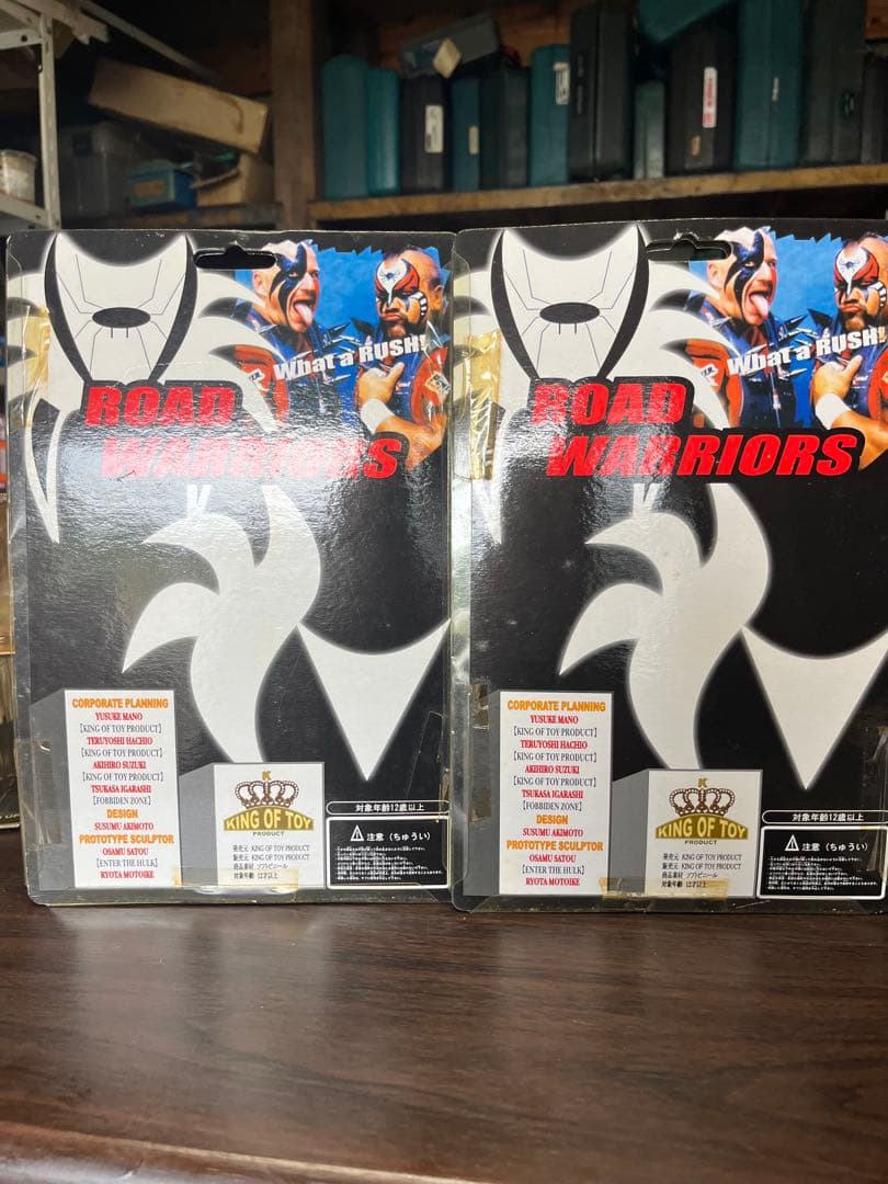 Road Warriors animal Hawk サイン入りフィギュア