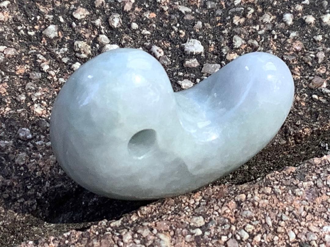 ✳薄利多売‼️お値段自信ありの糸魚川翡翠御守りアイスジェイド勾玉　極上肌目　鑑別書