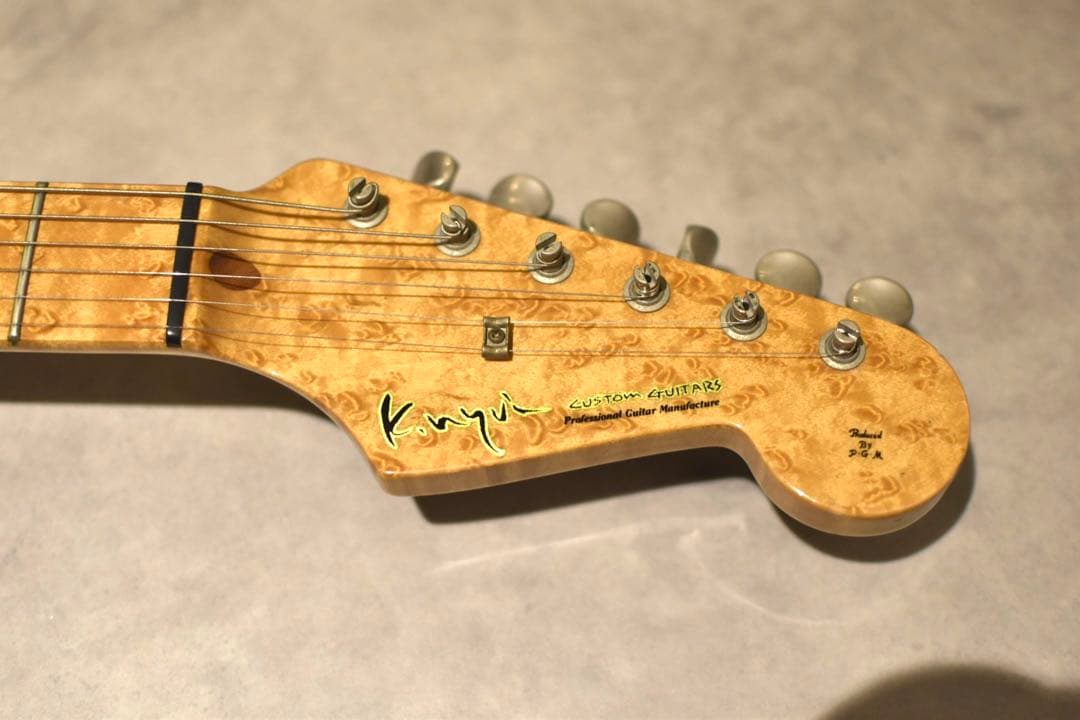 K.Nyuiエレキギター イエロー