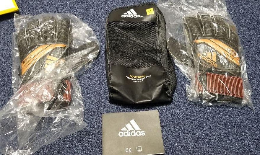 サッカー、ゴールキーパーグローブ、 プレデター フィンガーセーブ、 サイズ10