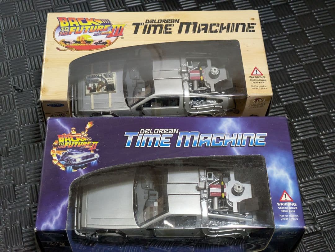 WELLY バック・トゥ・ザ・フューチャーⅡ,Ⅲ デロリアン1/24スケール