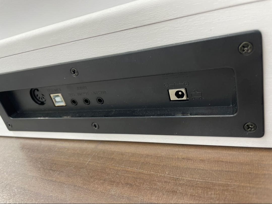 電子ピアノ88鍵盤　木目調ボディ　給電タイプ　ホワイト