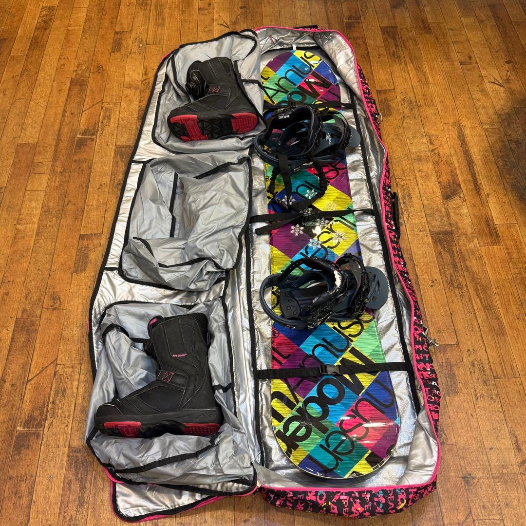 送込！レディーススノーボード4点セット！FLUX Modernamusement