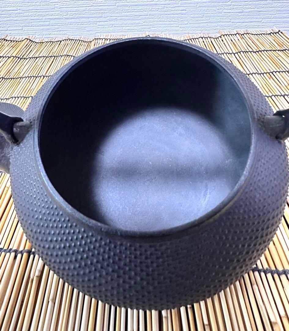 未使用品　南部虎山工房造　１０型アラレ　南部鉄瓶　南部鉄器　鉄瓶