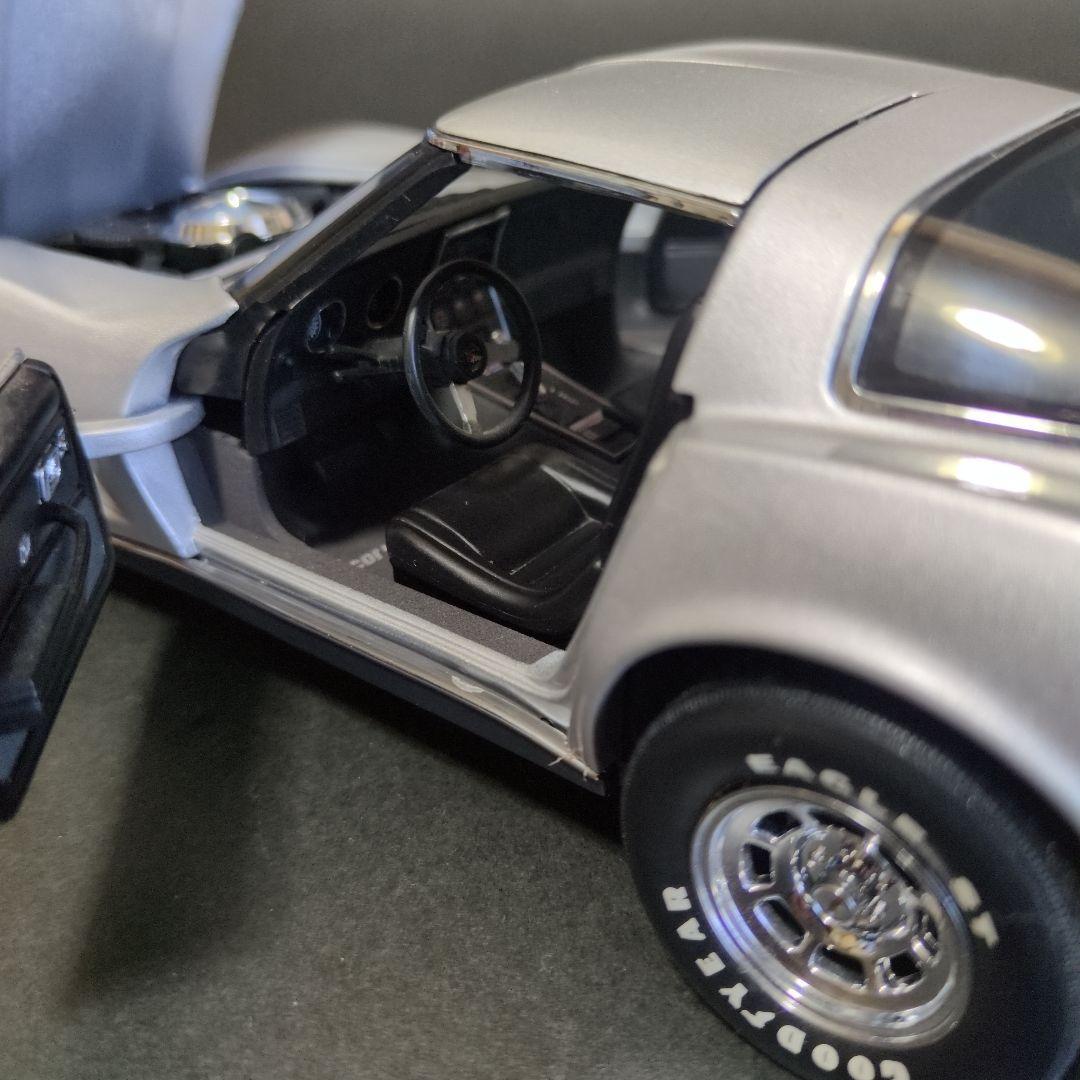 1/18ミニカー　UTモデル　シボレー コルベット スティングレイ C3