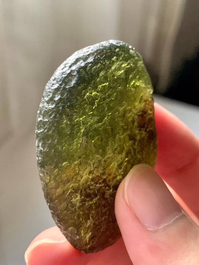 最強パワーストーンモルダバイト　テクタイト　隕石　ヒーリング鉱物標本　リビアン