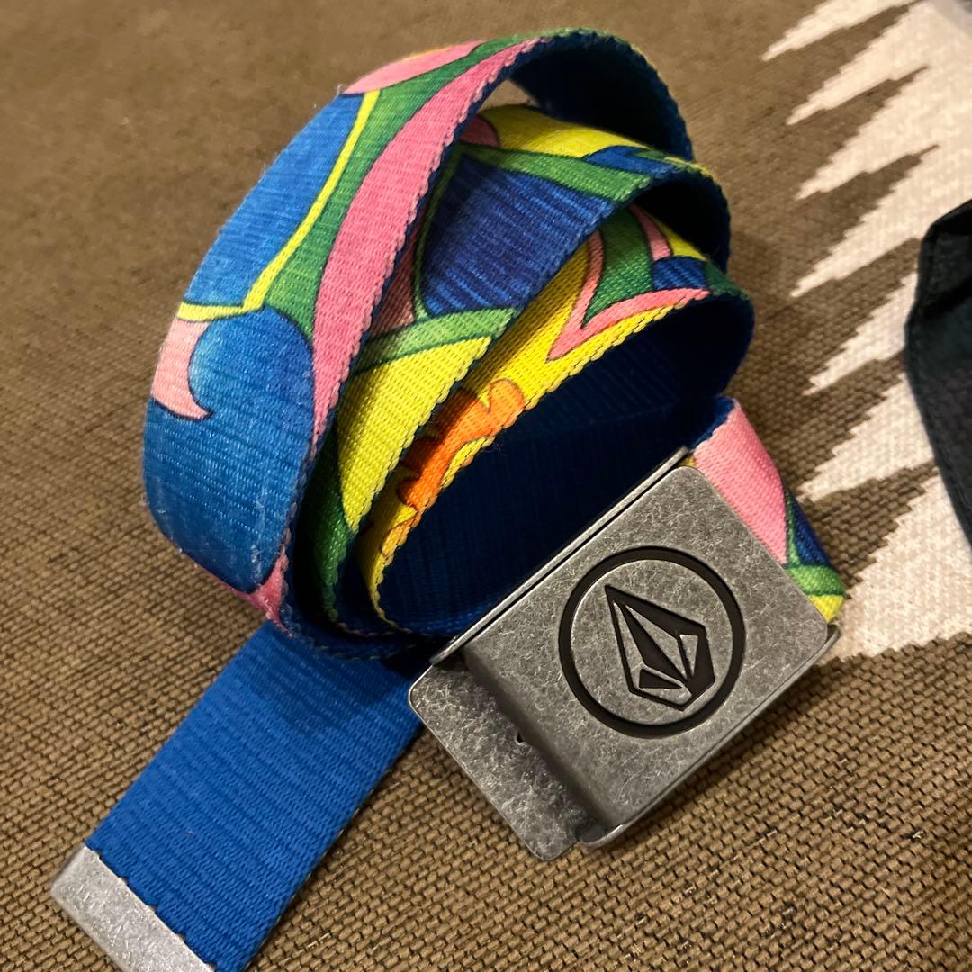 VOLCOMウェア上下セットS〜Mサイズ　パンツ×2本＋ベルト