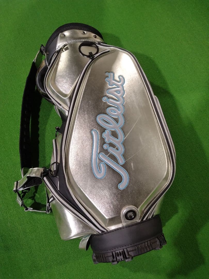 Titleist シルバーキャディバッグ