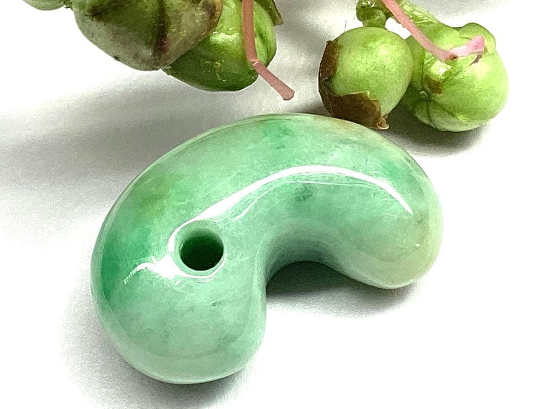 今回の原石大当たり極上*氷*糸魚川翡翠勾玉アイスジェイド幸運御守りソーティング付