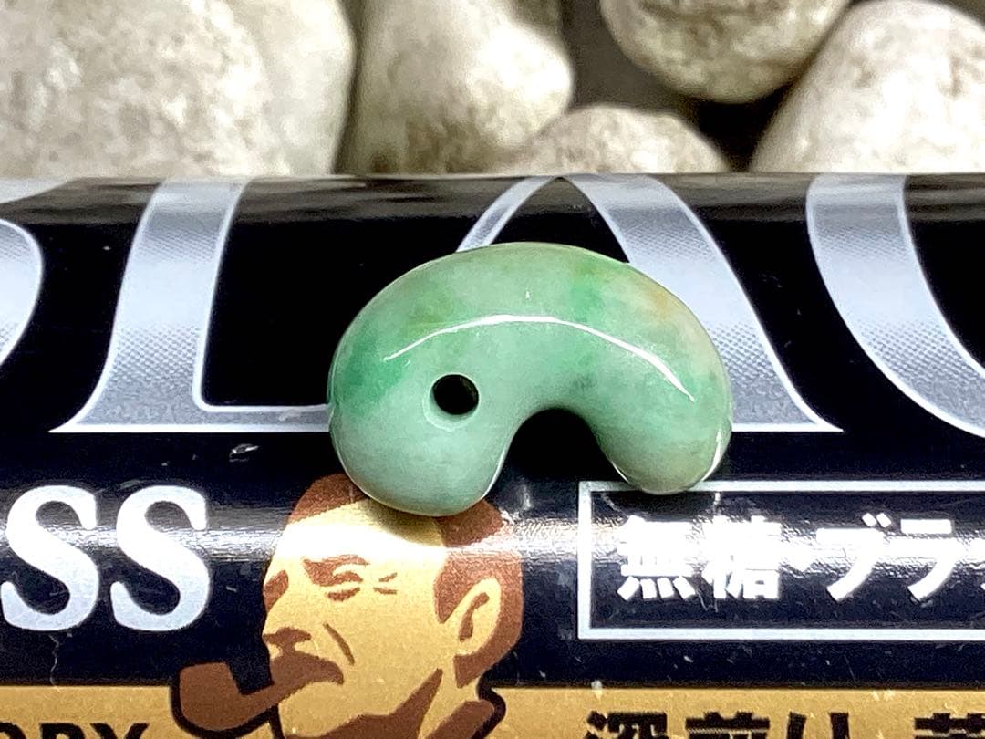 今回の原石大当たり極上*氷*糸魚川翡翠勾玉アイスジェイド幸運御守りソーティング付