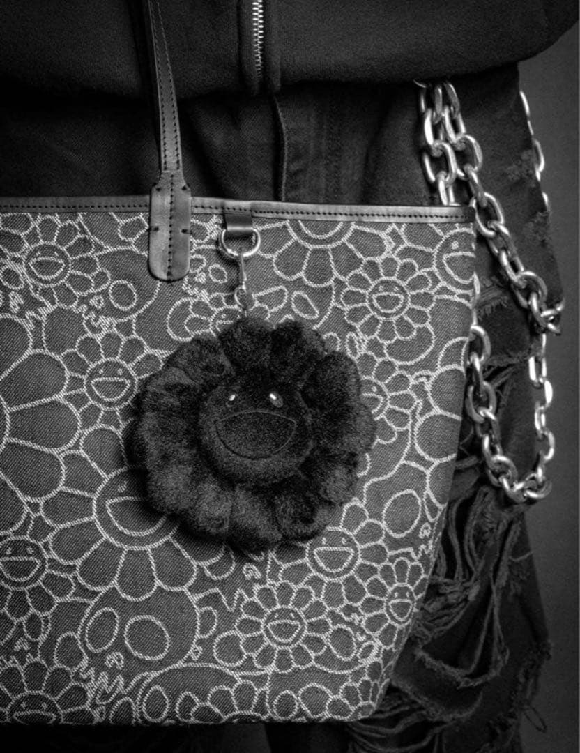 カイカイキキ　村上隆　お花 キーホルダー　ブラック 黒