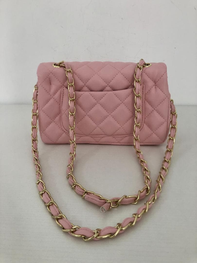 バッグ　ピンク　ハンドバッグ　レザー　ロゴ　おしゃれ　チェーン
