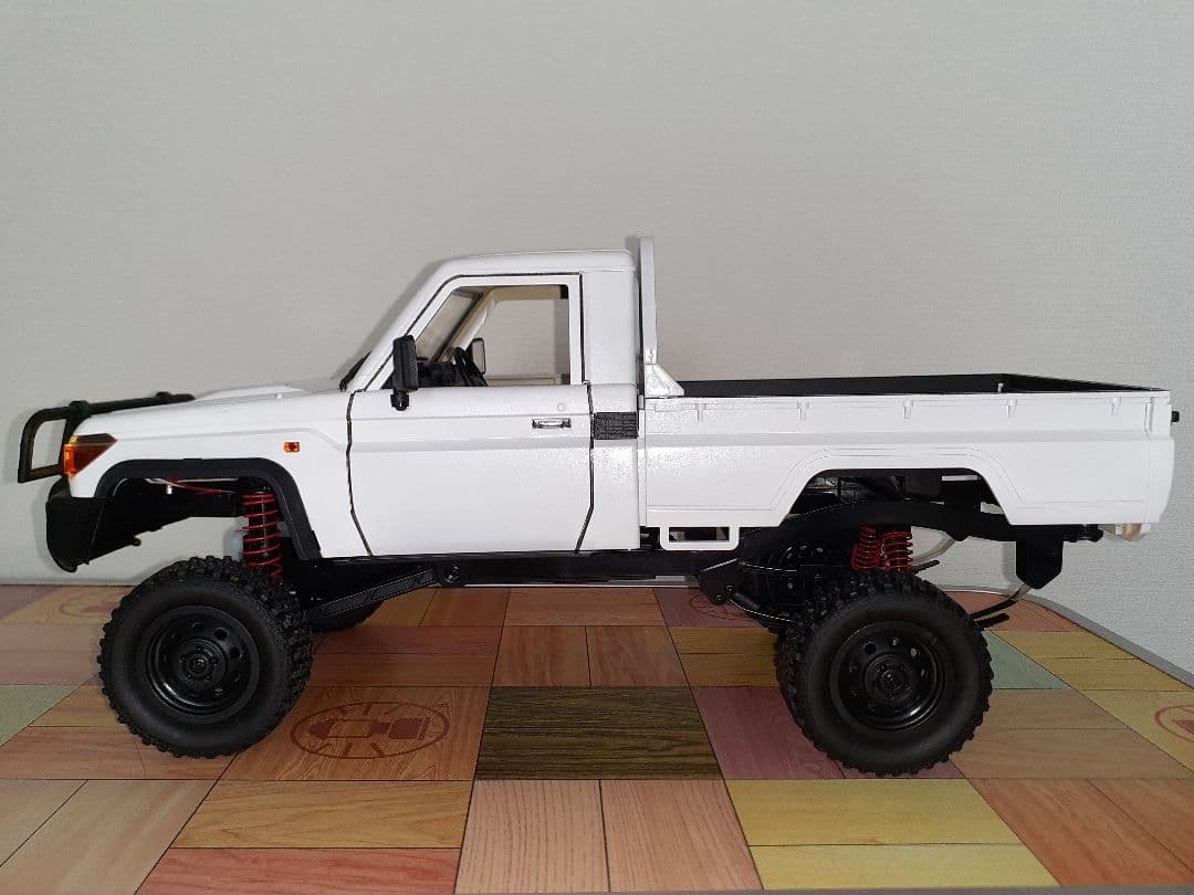 【ボディーリフト済】MN82 ランドクルーザー WPL JAPAN クローラ－