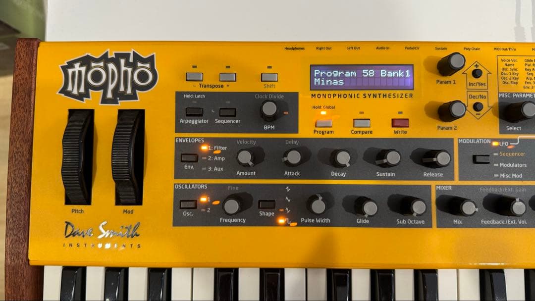 アナログシンセサイザー Dave Smith mopho ケース付き