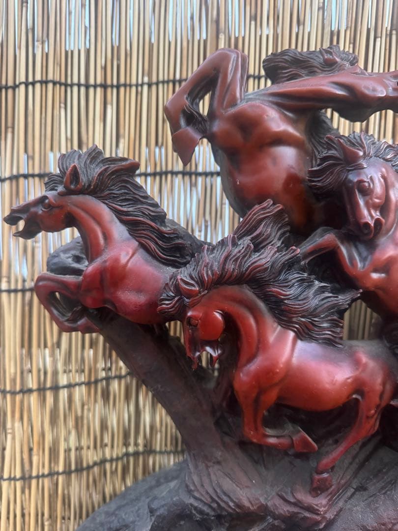 馬の彫刻群 木製 赤褐色　九頭馬 馬 豪華 躍動感 躍動的 置物 インテリア