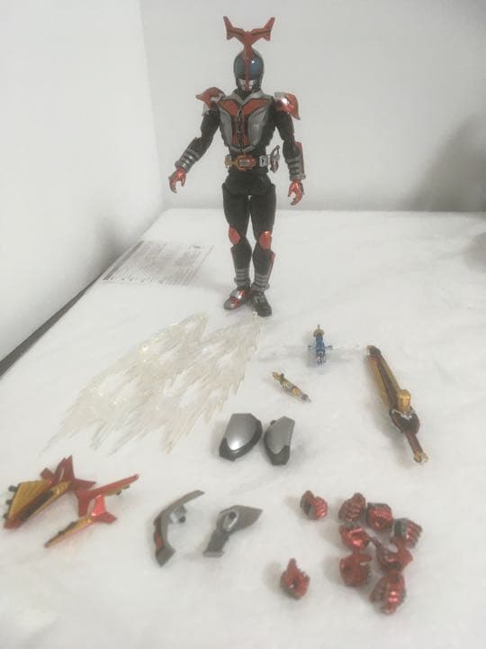 S.H.フィギュアーツ　真骨彫　仮面ライダーカブト　ハイパーフォーム