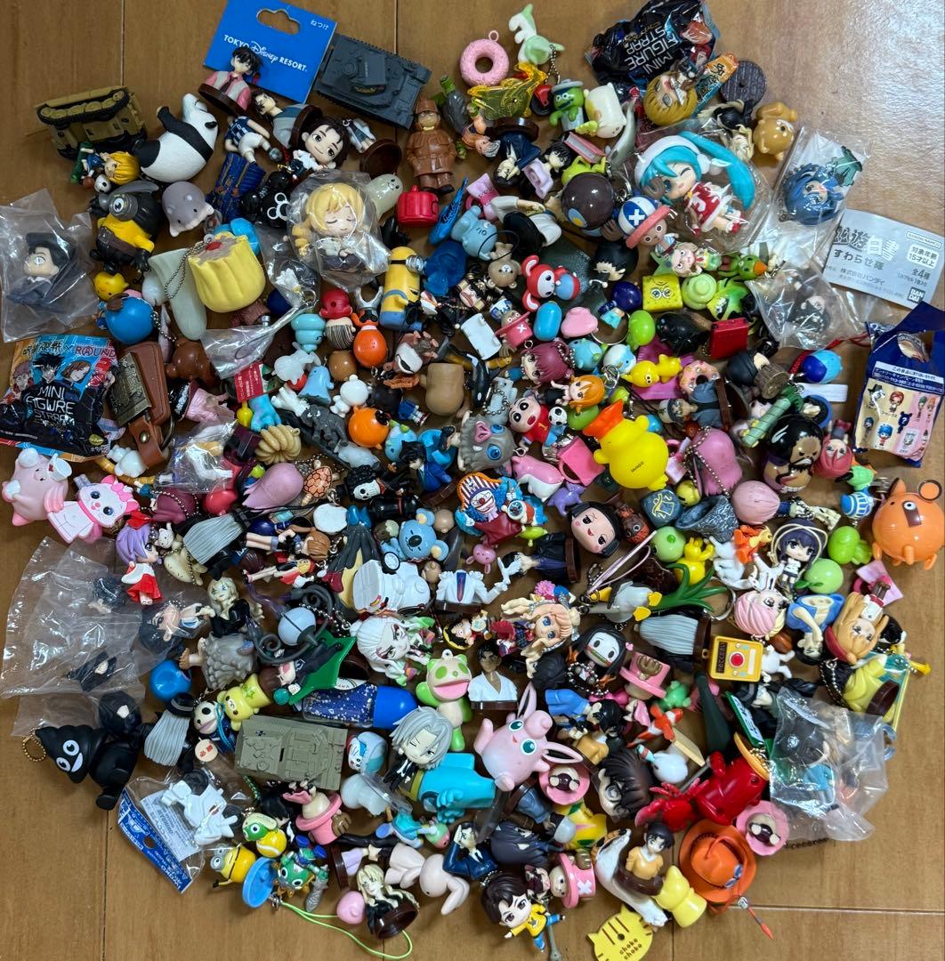 アニメ ミニフィギュア 大量ドラゴンボール サンリオ ワンピース 鬼滅の刃 他