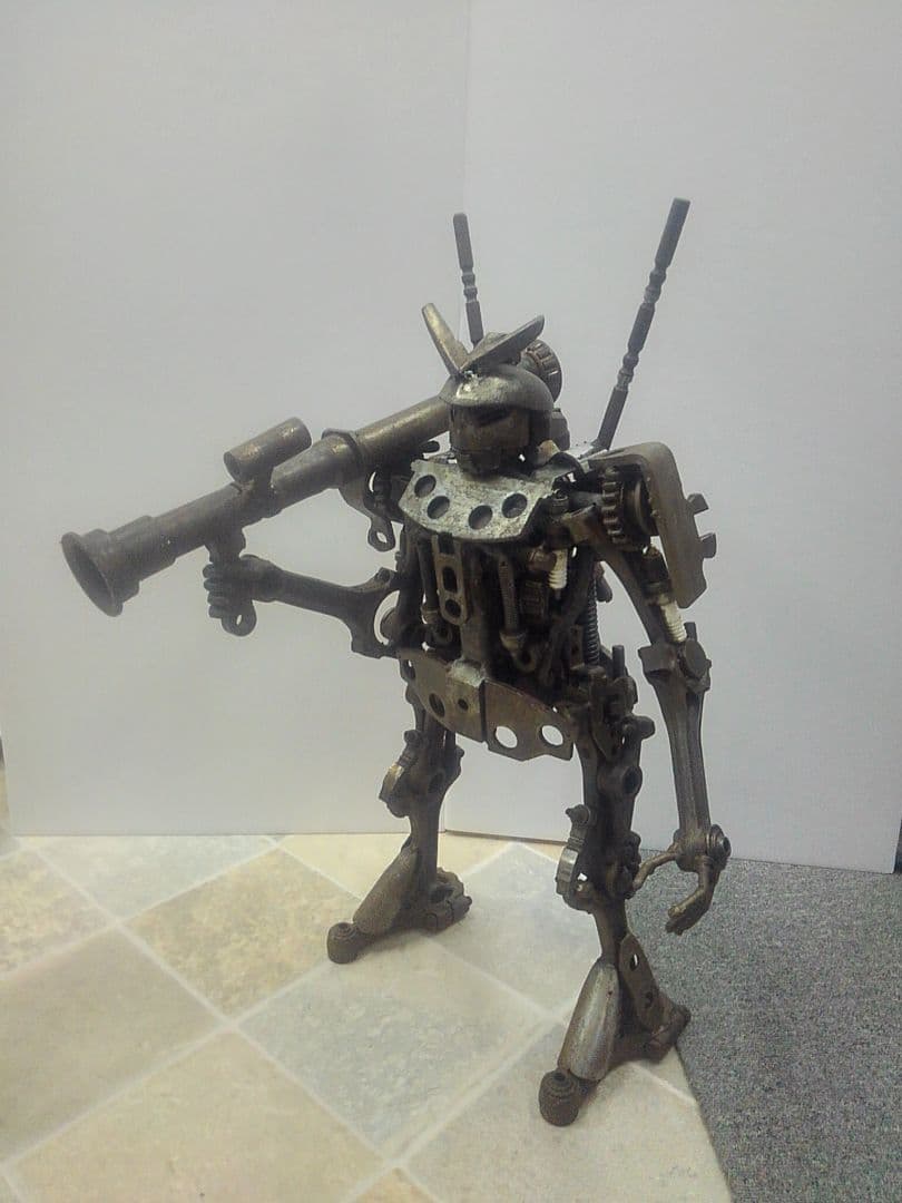 手作り　鉄製ロボット　ガンダム風