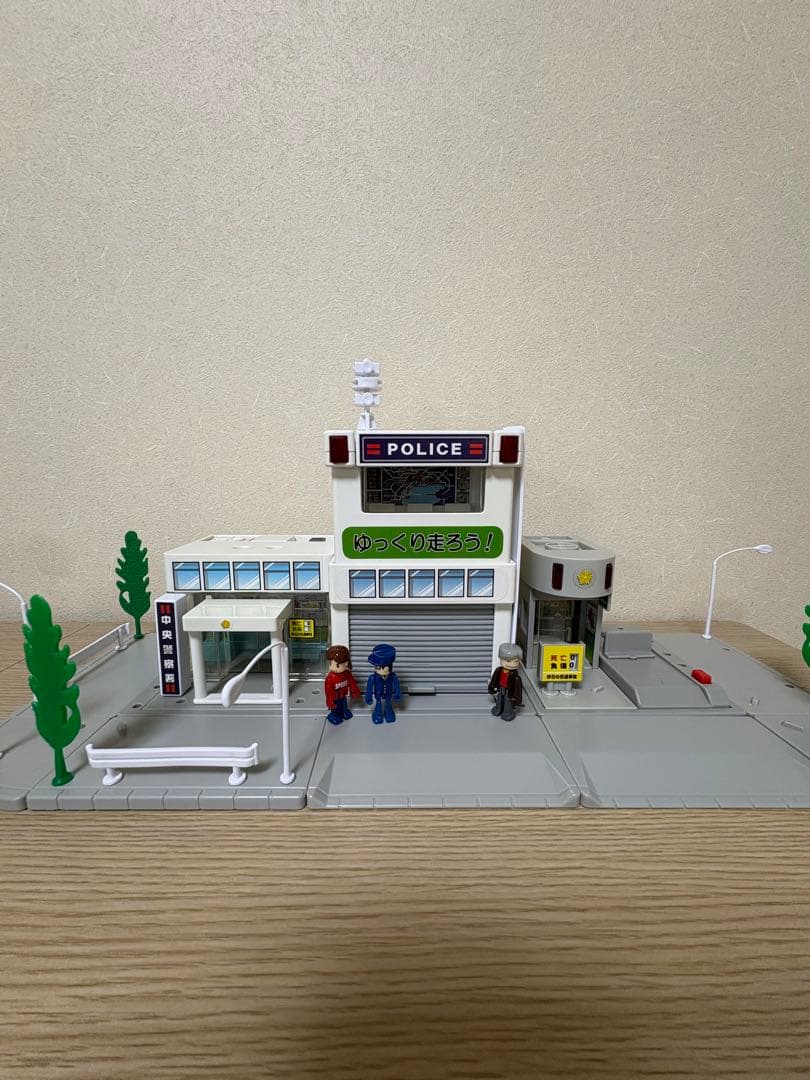 トミカタウン 全8種セット 警察署 交番 ミスド HONDA ENEOS など