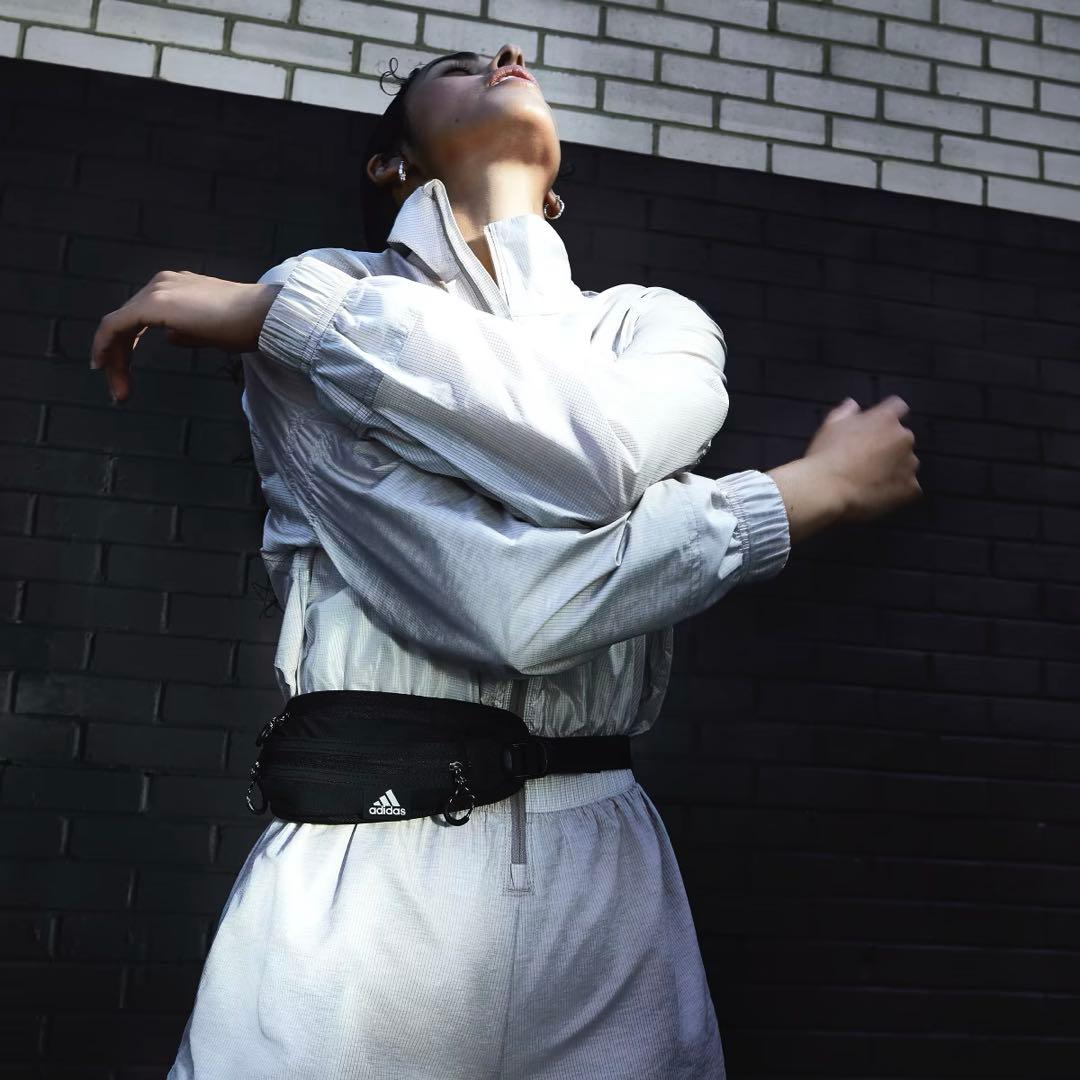 23100円adidas ランニング　オールインワン ロンパー