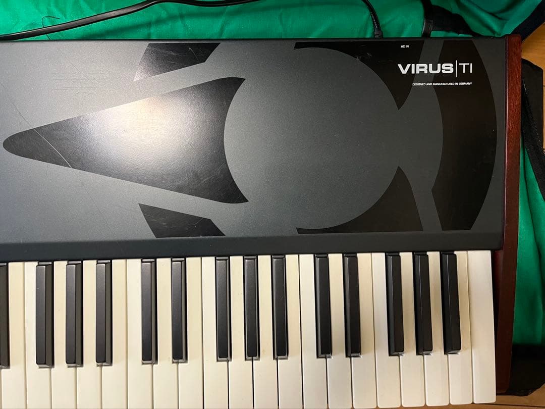 Access Virus TI 61鍵 シンセサイザー