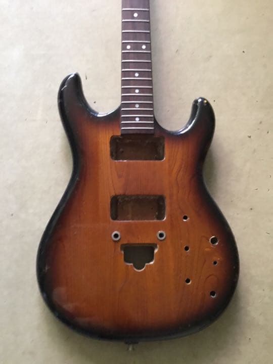 エレキギターのbody、neck