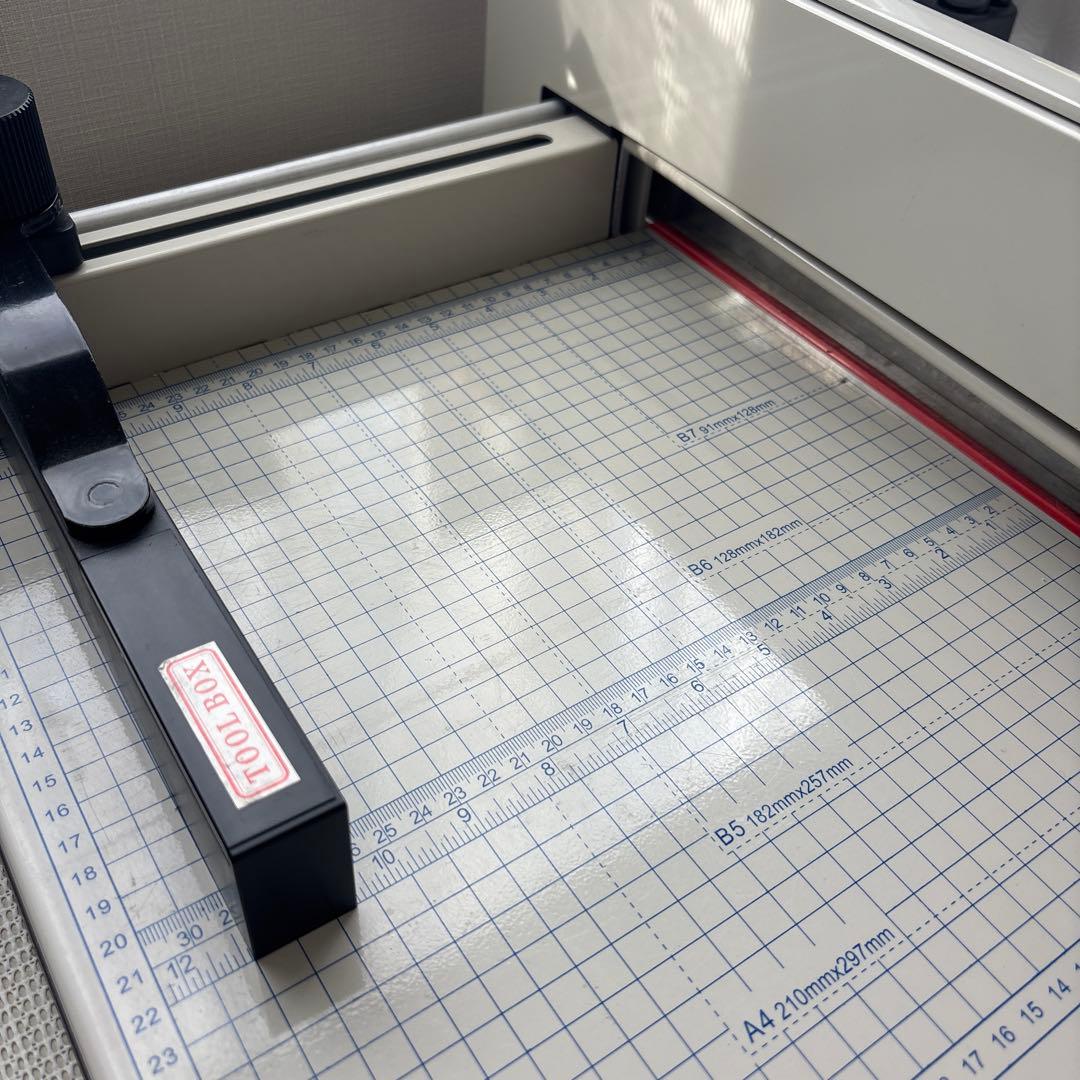 裁断機　A4 大型裁断機　ペーパーカッター　ダイシン商事