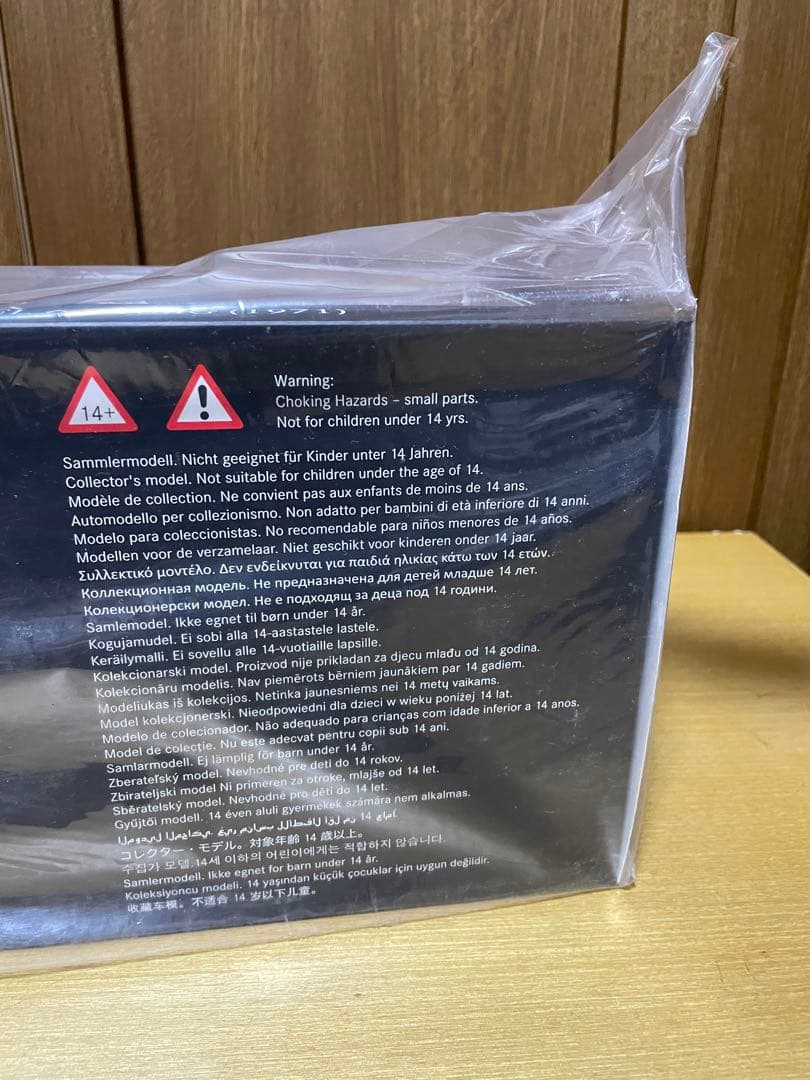 ミニカー Mercedes-Benz 300 SEL 6.8 AMG 1971 1/18