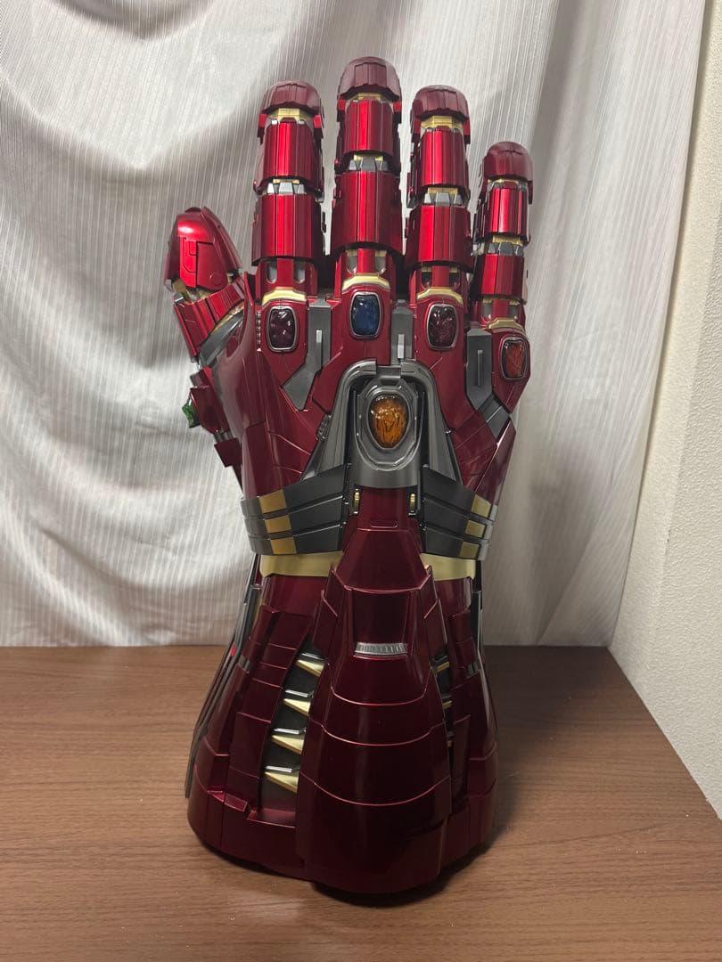 チ*ラ様 ホットトイズ　１／１スケールレプリカ　ナノ・ガントレット（ハルク版）