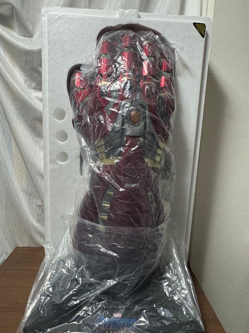 チ*ラ様 ホットトイズ　１／１スケールレプリカ　ナノ・ガントレット（ハルク版）