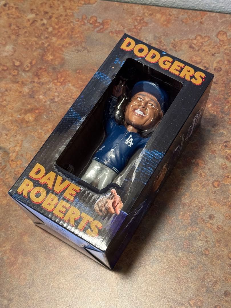 デイブ・ロバーツ監督　ボブルヘッド人形　2025年4月26日特典！