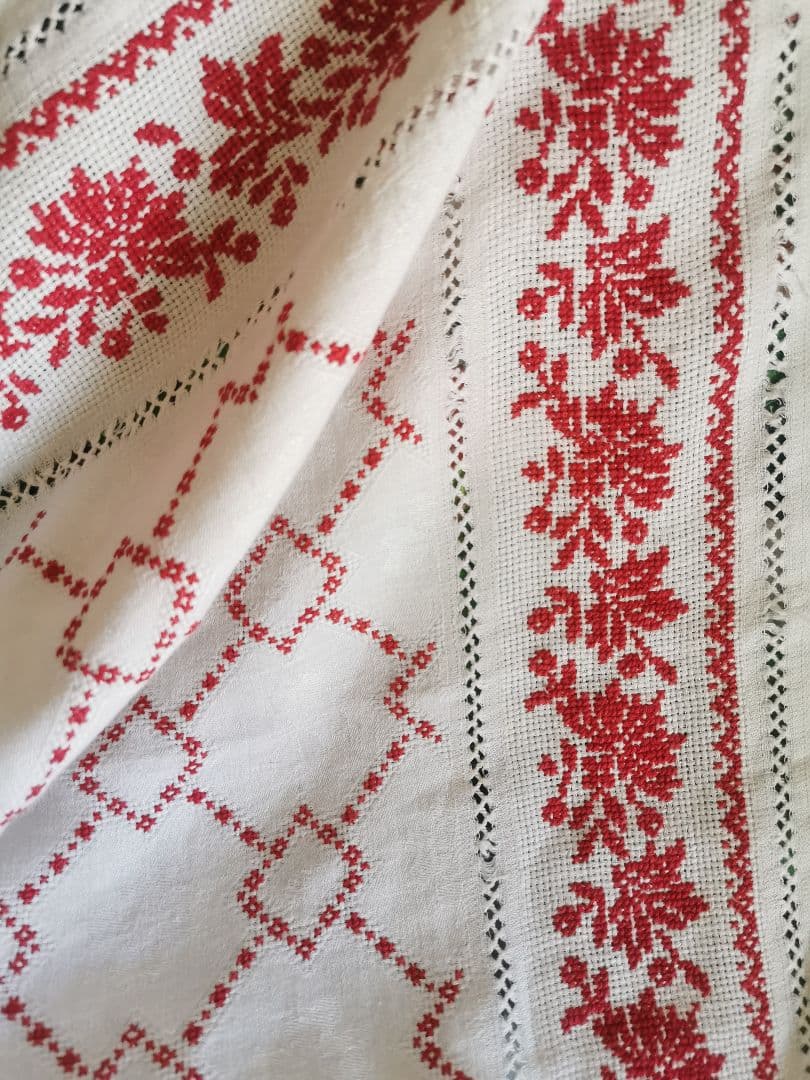 アンティークフランス ダマスク織 四つ葉紋クロス 赤糸小花✙＃刺繍 レッドワーク