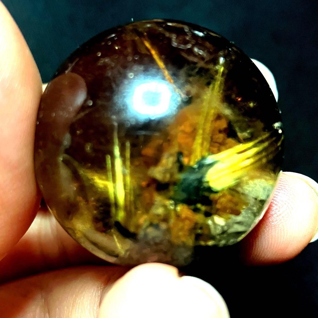 30mm 虹入りゴールドタイチンルチルクォーツ　丸玉　スフィア　金針水晶