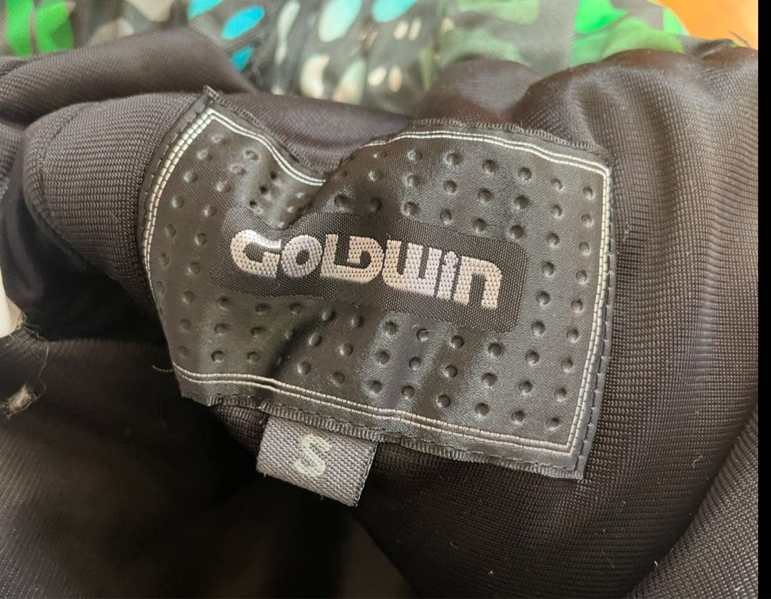 GOLDWINスキージャケット　メンズSサイズ（レディースもOK）