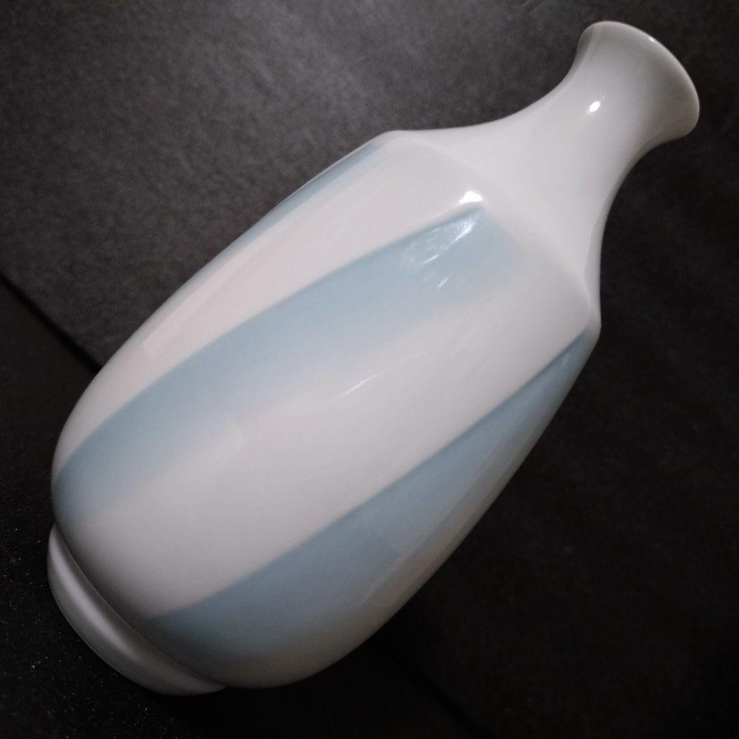 井上康徳 作　白磁青釉刻文　徳利　未使用品　共箱　井上萬二窯　酒器　日本酒　有田