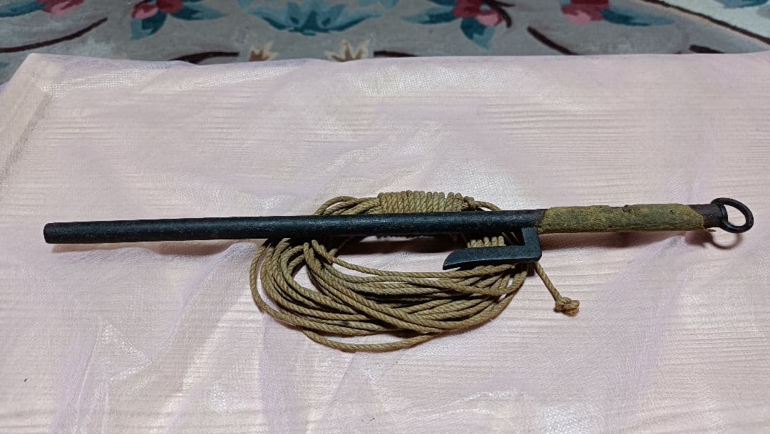 金属製丸刀 十手とお縄　紐付環　鉄製　武具　　骨董時代物　現状品