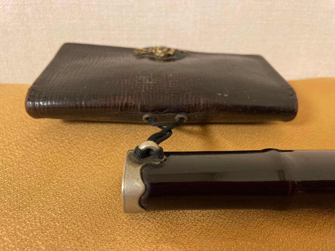 日本製アンティーク　キセル筒付き革製タバコ入れ