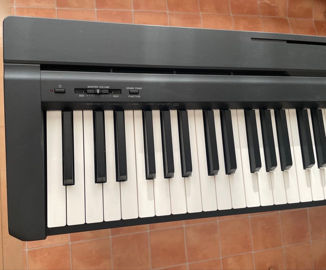【美品】ヤマハ 電子ピアノ 88鍵盤 黒 P-45B スタンド付き